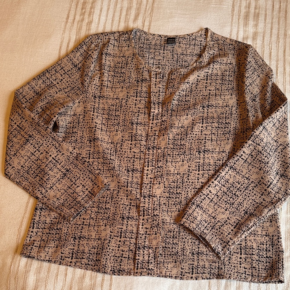 SHEIN Black and Cream Patterned Top